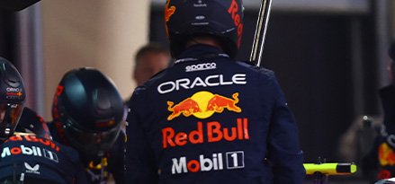 Voiture Oracle Red Bull Racing dans le Pitlane